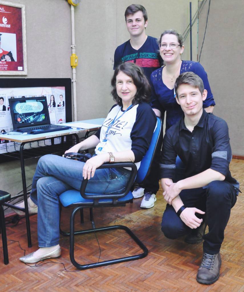Equipe do Locutor da Hora no Profissional do Futuro 2015 Professoras Rúbia Schwanke e Vera Raddatz com os estudantes Mathias Berwig e Matthias Trennepohl durante o Profissional do Futuro